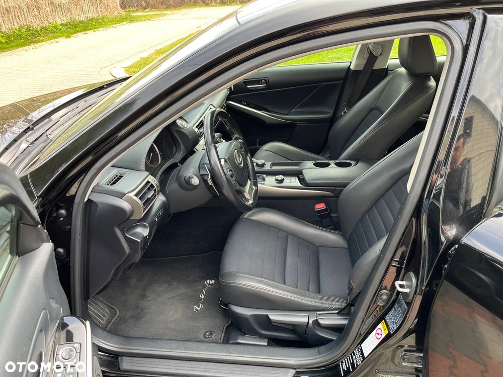 Lexus IS 200t Comfort - 11