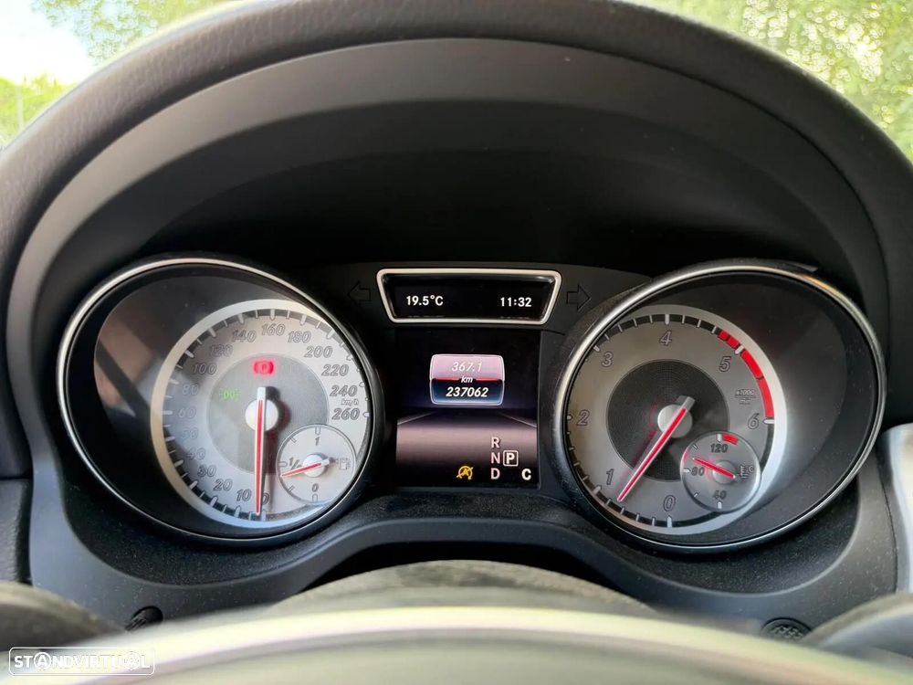 Mercedes-Benz CLA 220 d Shooting Brake AMG Line Aut. - 29
