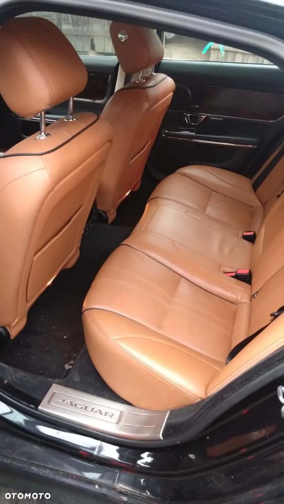 Jaguar XJ - 10