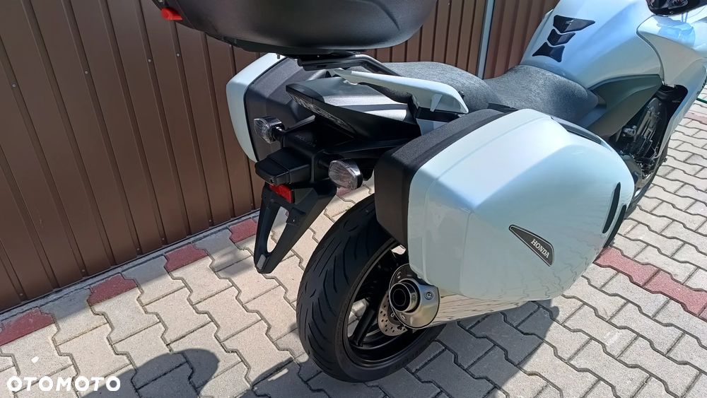 Honda CBF - 10