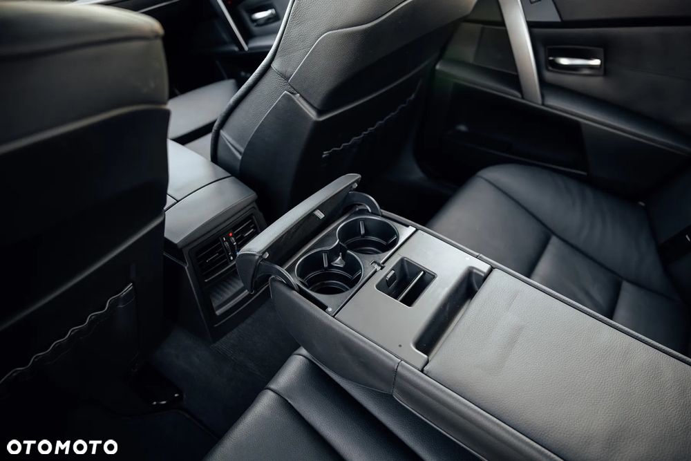 BMW Seria 5 545i - 34