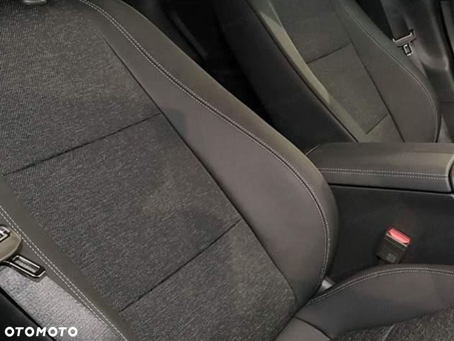 Mercedes-Benz GLB 200 mHEV 8G-eDCT - 7