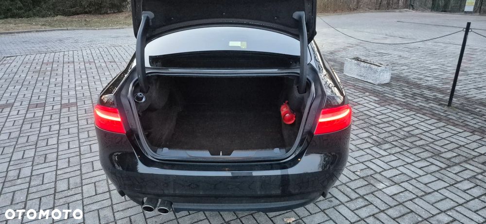 Jaguar XE 2.0 D Prestige - 9