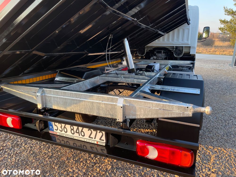 Nissan Cabstar NT400 - 11