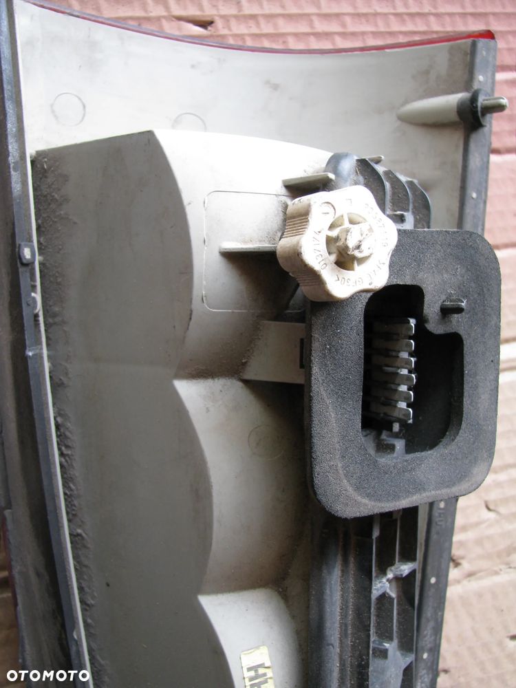 LAMPA TYLNA OPEL  ASTRA II- G KOMBI - 4