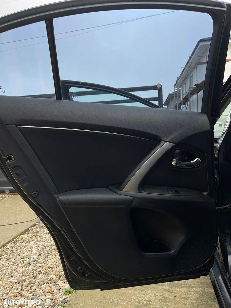 Toyota Avensis 2.2 D-4D Elegance - 7