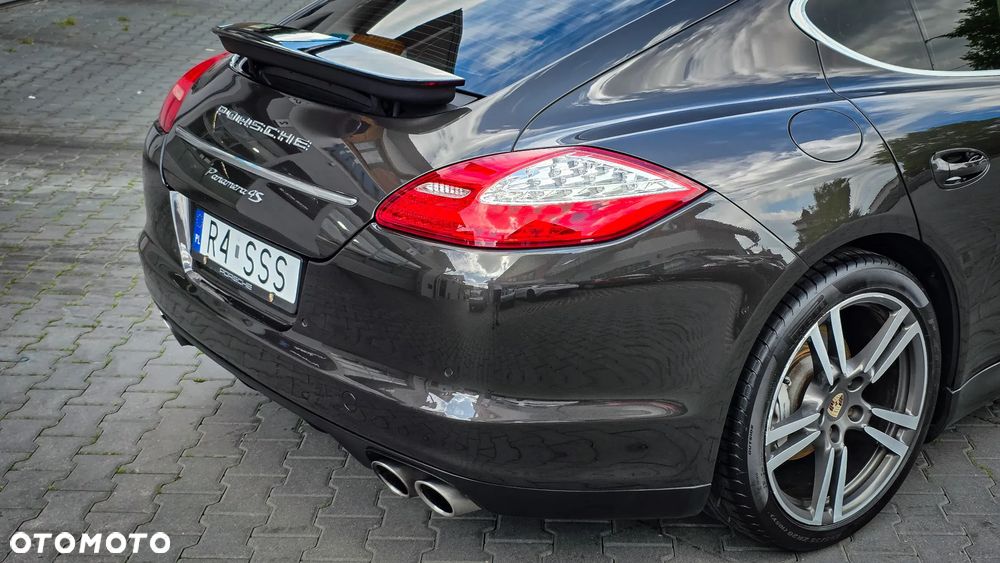 Porsche Panamera 4S - 10