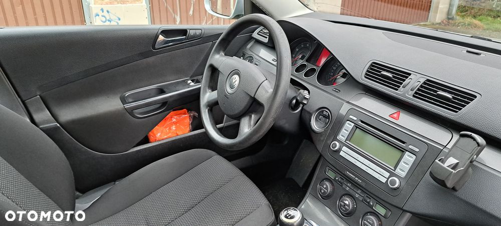 Volkswagen Passat 1.6 FSI Comfortline - 8