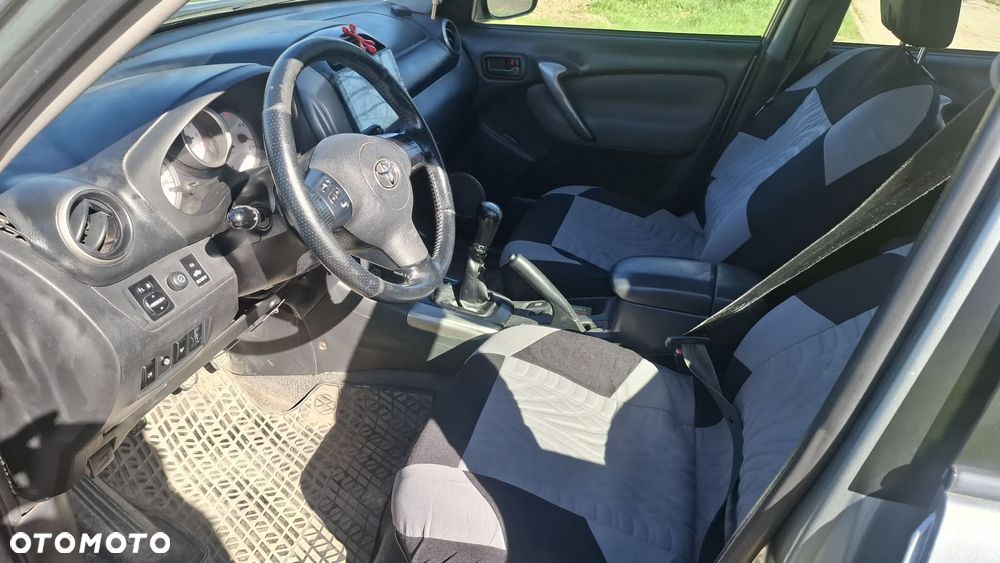 Toyota RAV4 2.0 D-4D 4x4 - 11