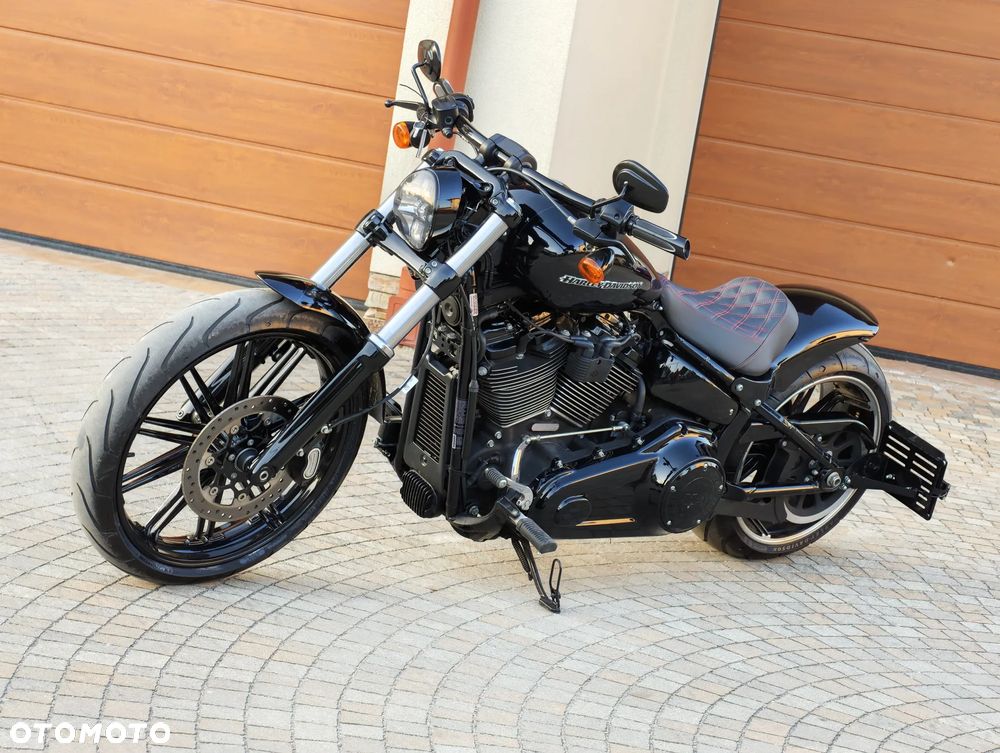 Harley-Davidson Softail Breakout - 17