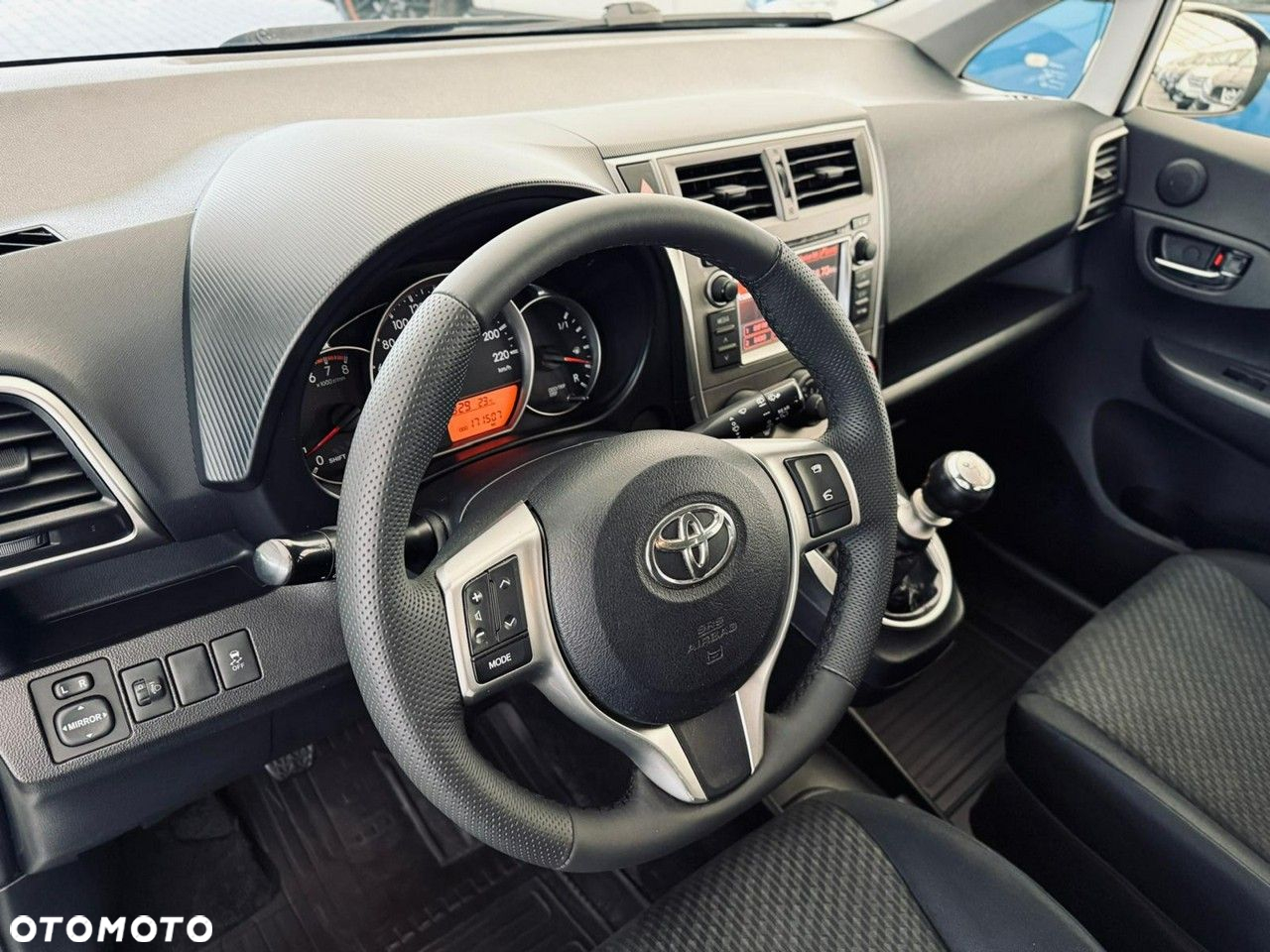 Toyota Verso S - 24