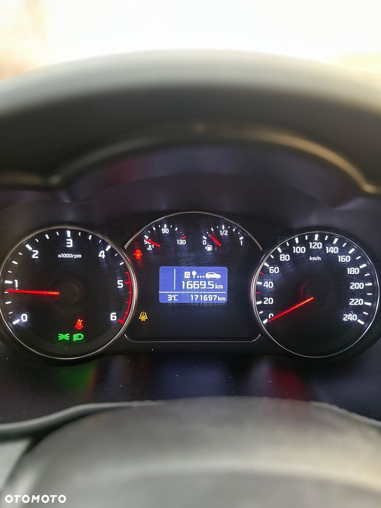 Kia Carens 1.7 CRDi M 7os EU6 - 16