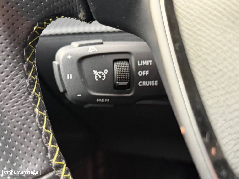 Peugeot 2008 PureTech 155 EAT8 GT Pack - 12