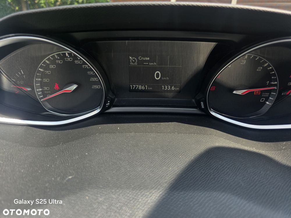 Peugeot 308 BlueHDi 130 Stop & Start Allure Pack - 20