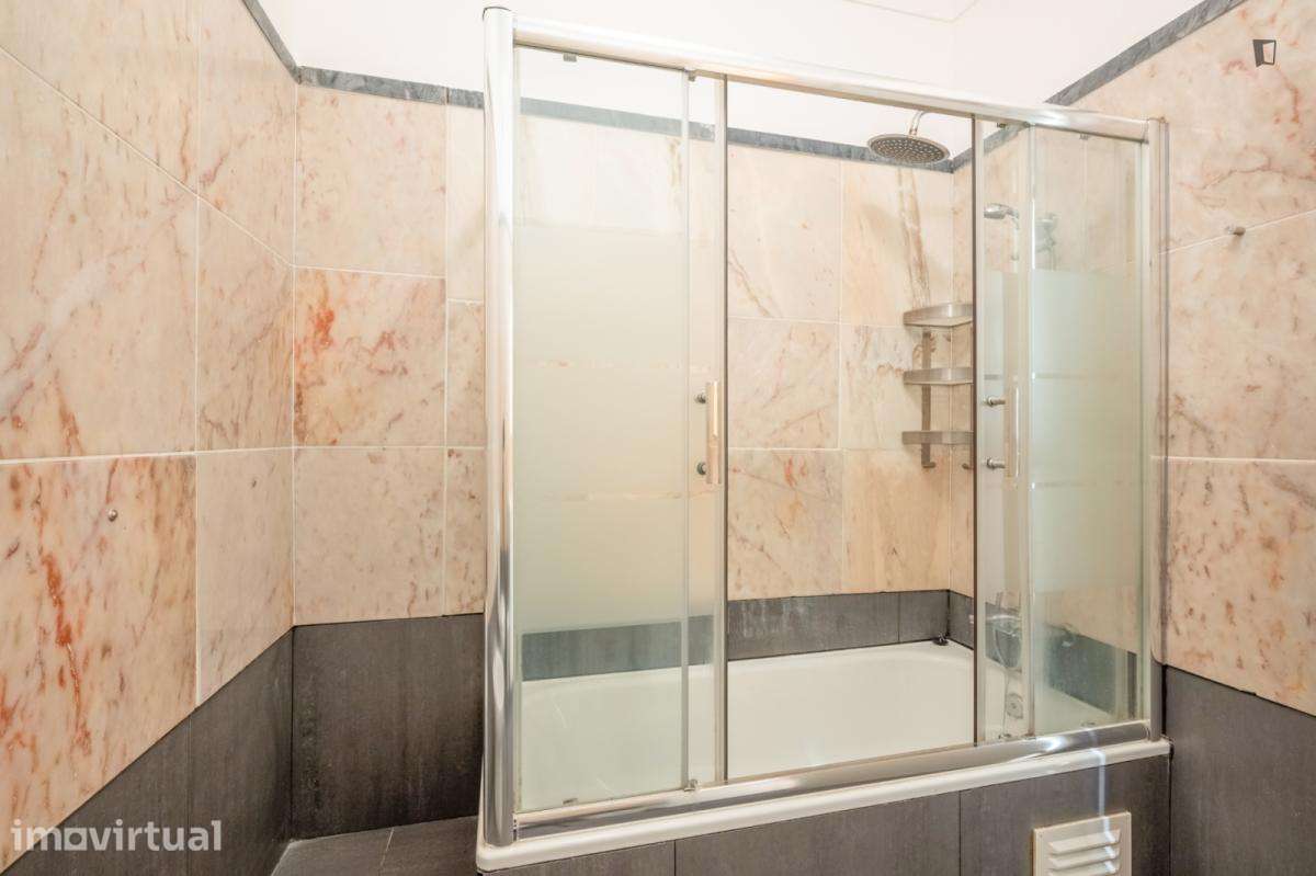 Quarto - localizado em Saldanha Lisbon - Grande imagem: 3/23