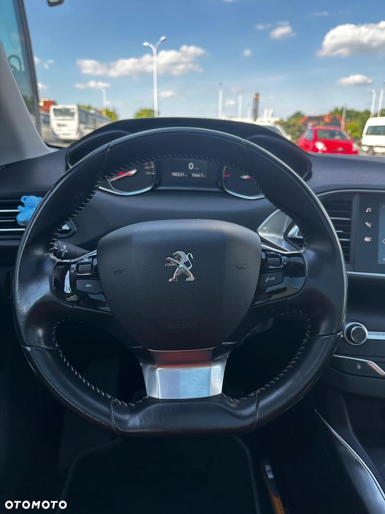 Peugeot 308 BlueHDi 120 EAT6 Stop & Start Active Business-Paket - 30