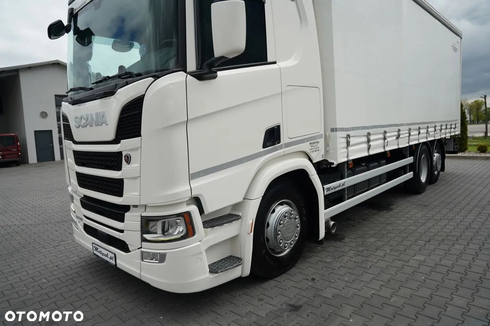 Scania R 450 / FIRANKA 7,7 m / 6x2 / DACH PODNOSZONY / OŚ PODNOSZONA / SKRĘTNA / WINDA DHOLLANDIA 3 500 KG / KLIMA POSTOJOWA / EURO 6 - 10