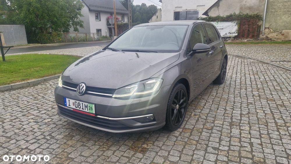 Volkswagen Golf - 1