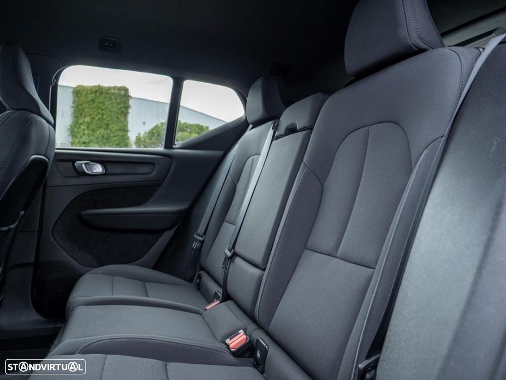 Volvo XC 40 Recharge Core - 26