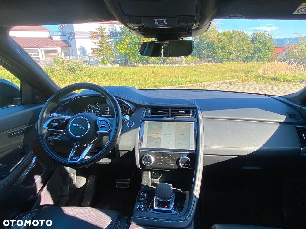 Jaguar E-Pace 2.0 D200 mHEV AWD R-Dynamic Black - 15