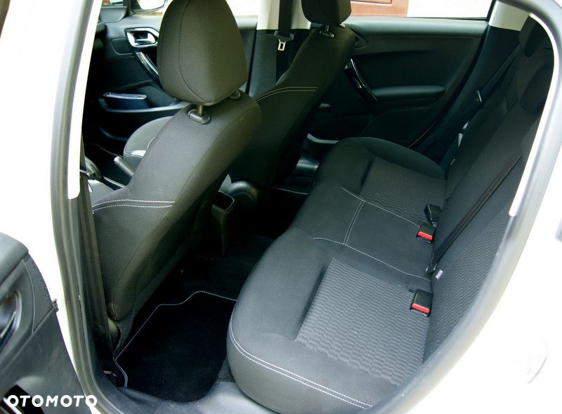 Peugeot 208 PureTech 82 Start & Stop Allure - 23