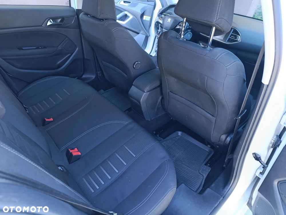 Peugeot 308 1.6 e-HDi Allure S&S - 19