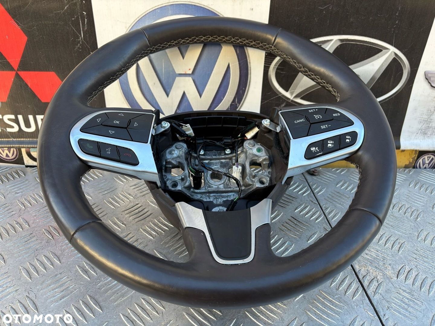 CHRYSLER PACIFICA II 17- KIEROWNICA MULTIFUNKCJA 6629600 - 1