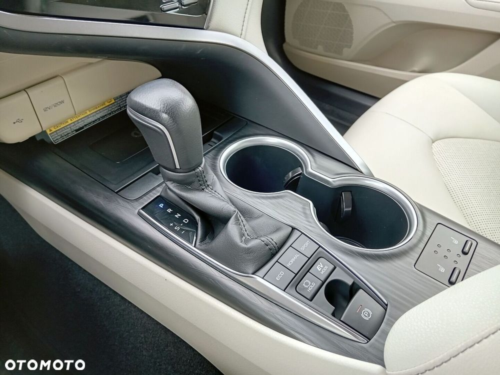 Toyota Camry 2.5 Hybrid Executive CVT - 18