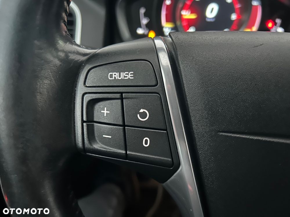 Volvo XC 60 D3 Drive-E R-Design Kinetic - 36