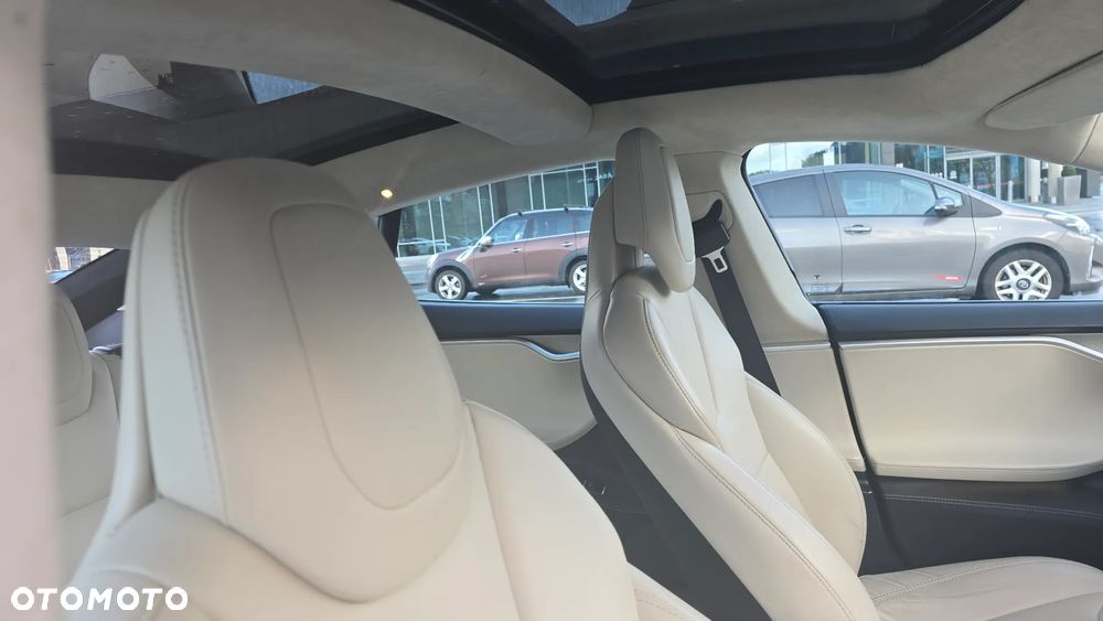 Tesla Model S - 24