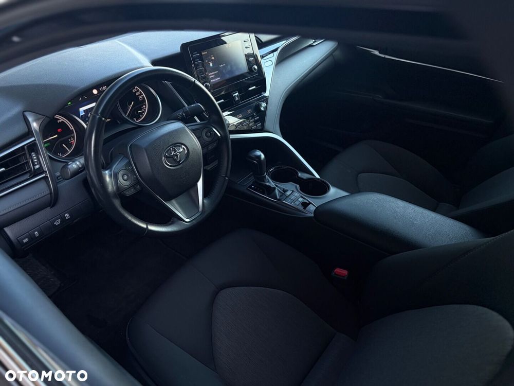 Toyota Camry 2.5 Hybrid Comfort CVT - 25