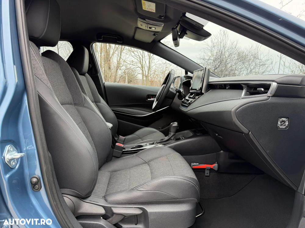 Toyota Corolla 1.8 HSD Business - 11