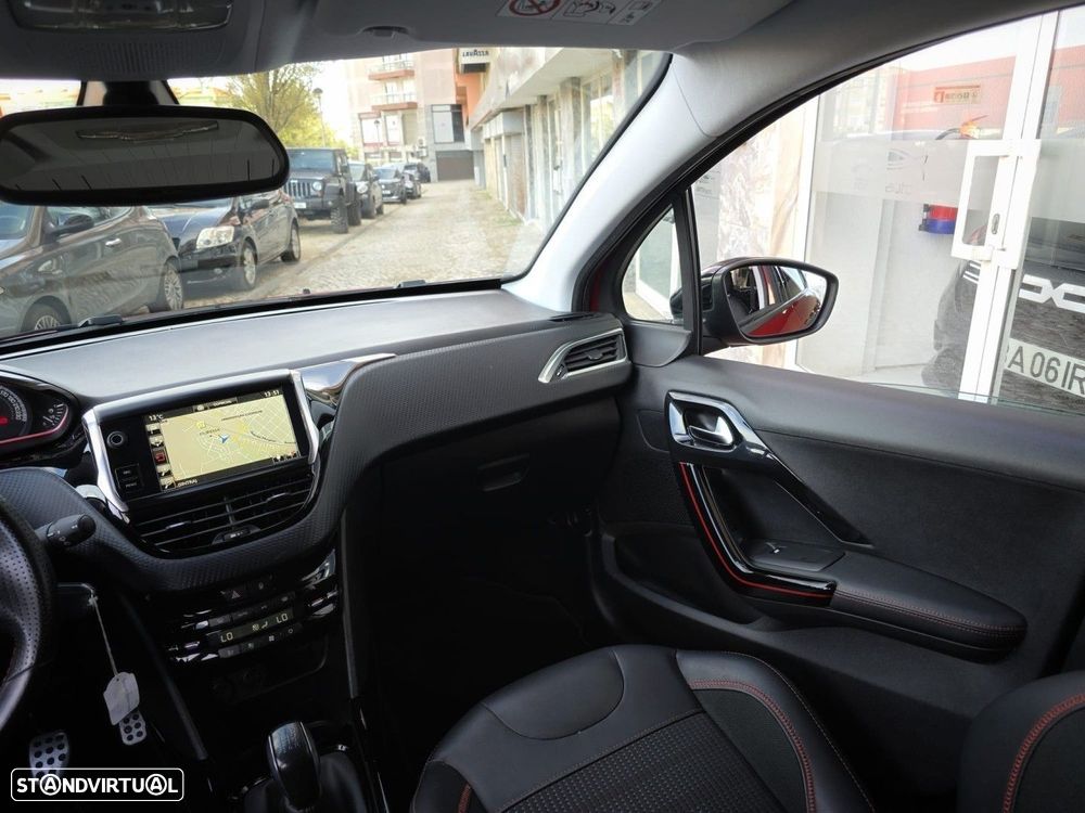 Peugeot 2008 1.2 PureTech GT Line - 21