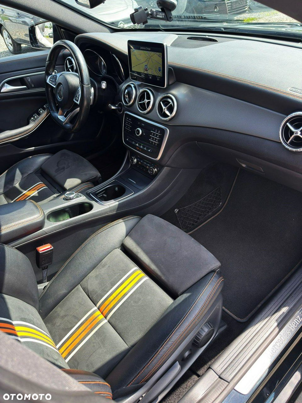 Mercedes-Benz CLA Shooting Brake 220 (CDI) d 4Matic 7G-DCT Orange Art Edition - 7