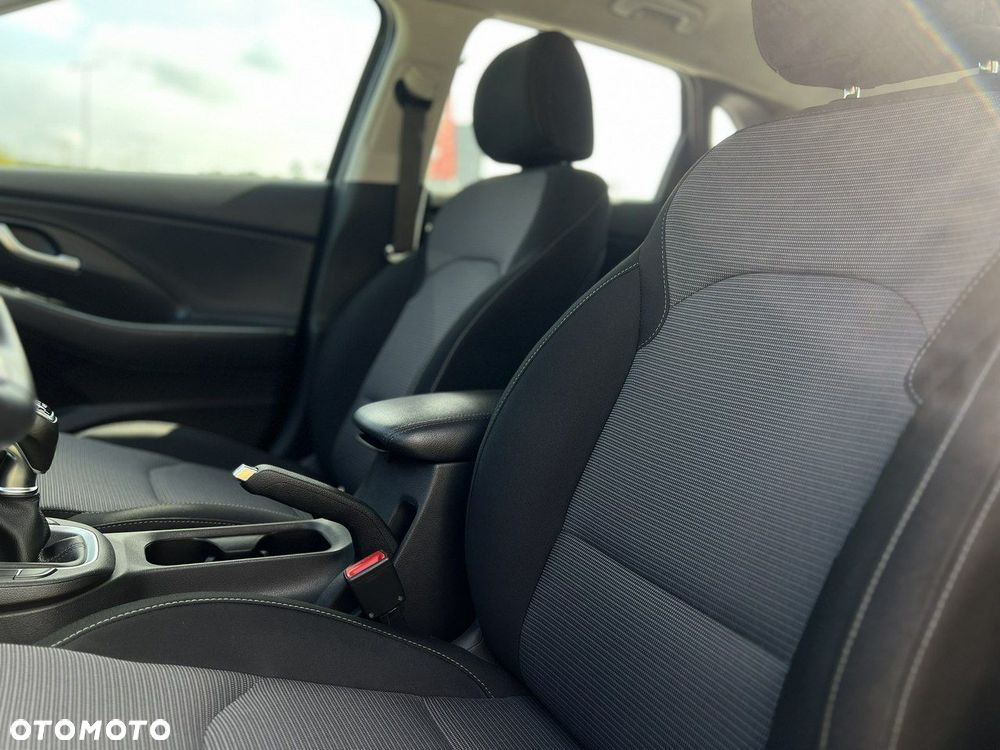 Hyundai i30 1.5 DPI Classic + - 31