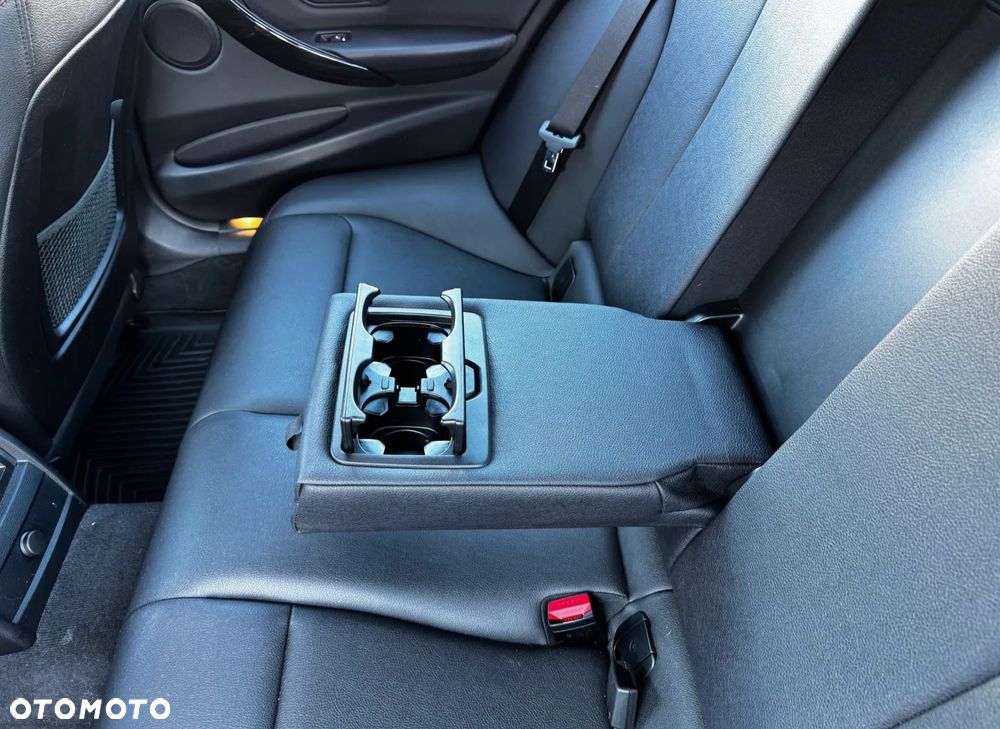 BMW Seria 3 330i xDrive Edition Luxury Line Purity - 30