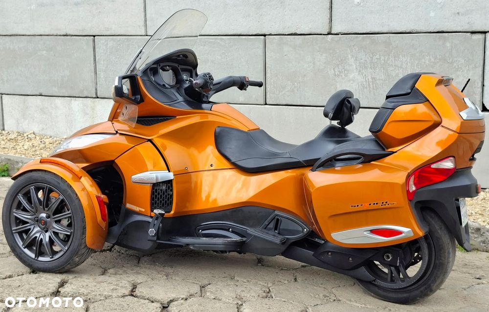 Can-Am Spyder - 12