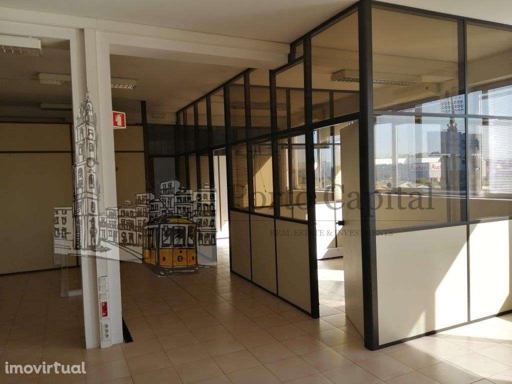 Escritório para arrendamento com uma área 270m2 em leca Palmeira. - Grande imagem: 2/17