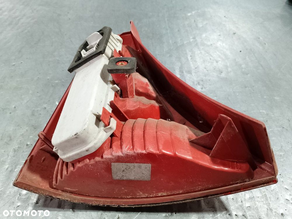 LAMPA TYLNA PRAWA RENAULT CLIO II LIFT 8200071414 HATCHBACK - 7