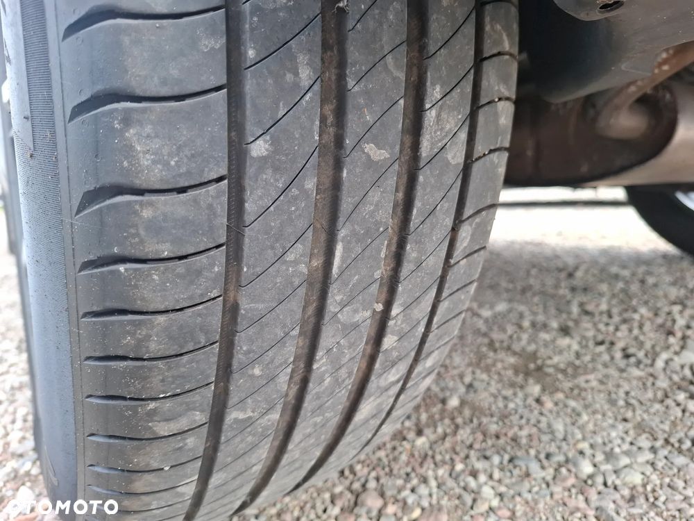 Peugeot 2008 1.2 PureTech Allure S&S EAT8 - 18