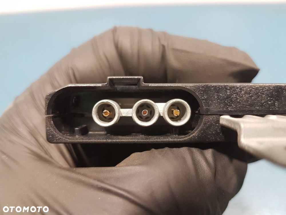 MERCEDES-BENZ C 200 CDI W203 WZMACNIACZ ANTENOWY A2038207989 - 4