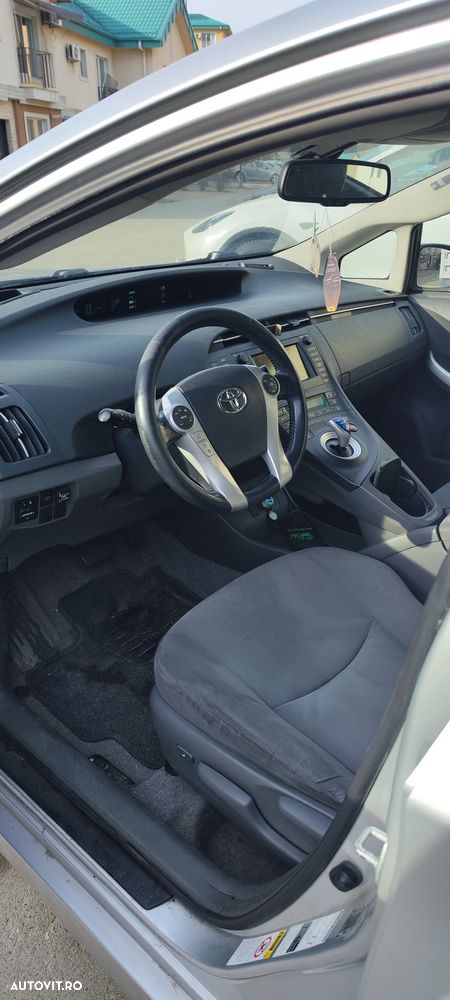 Toyota Prius (Hybrid) Luna - 8