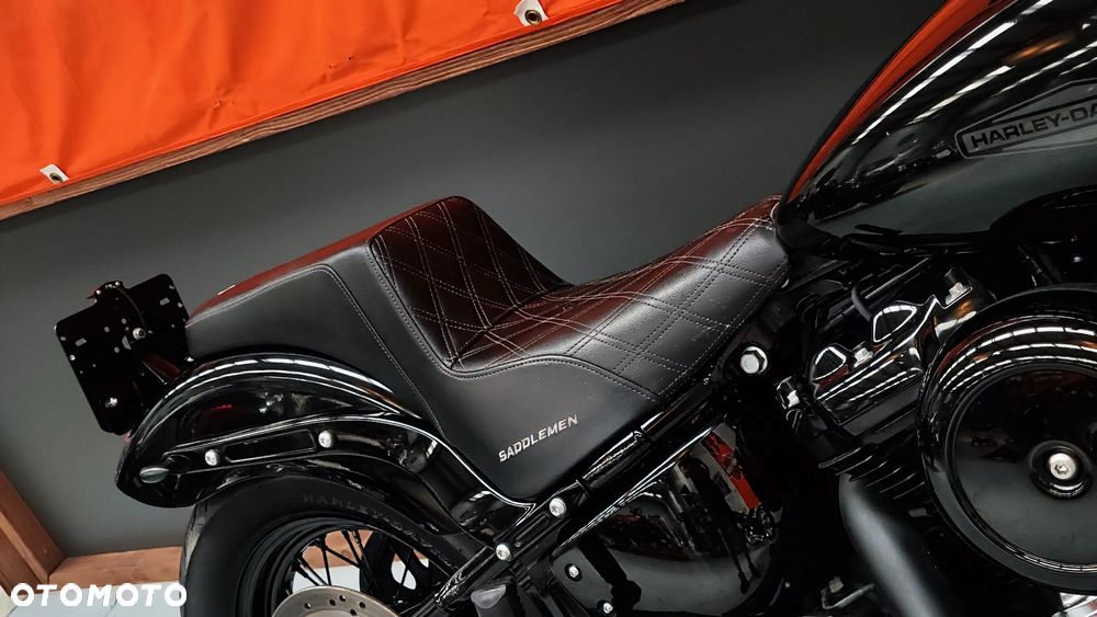 Harley-Davidson Softail Street Bob - 11