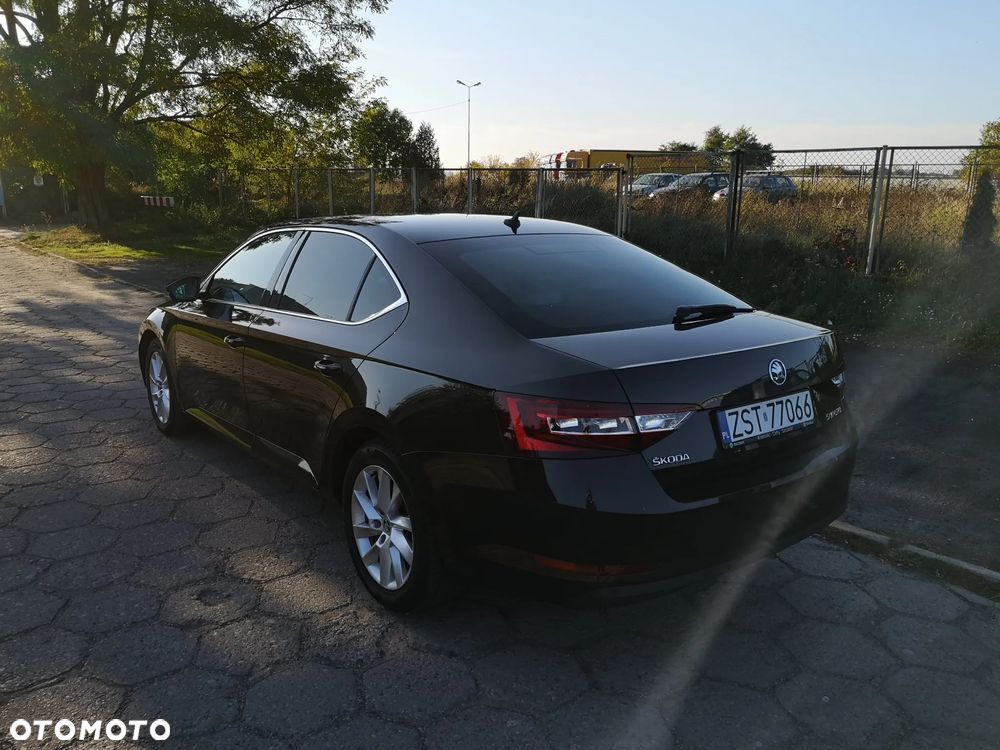 Skoda Superb 2.0 TDI DSG Premium Edition - 31