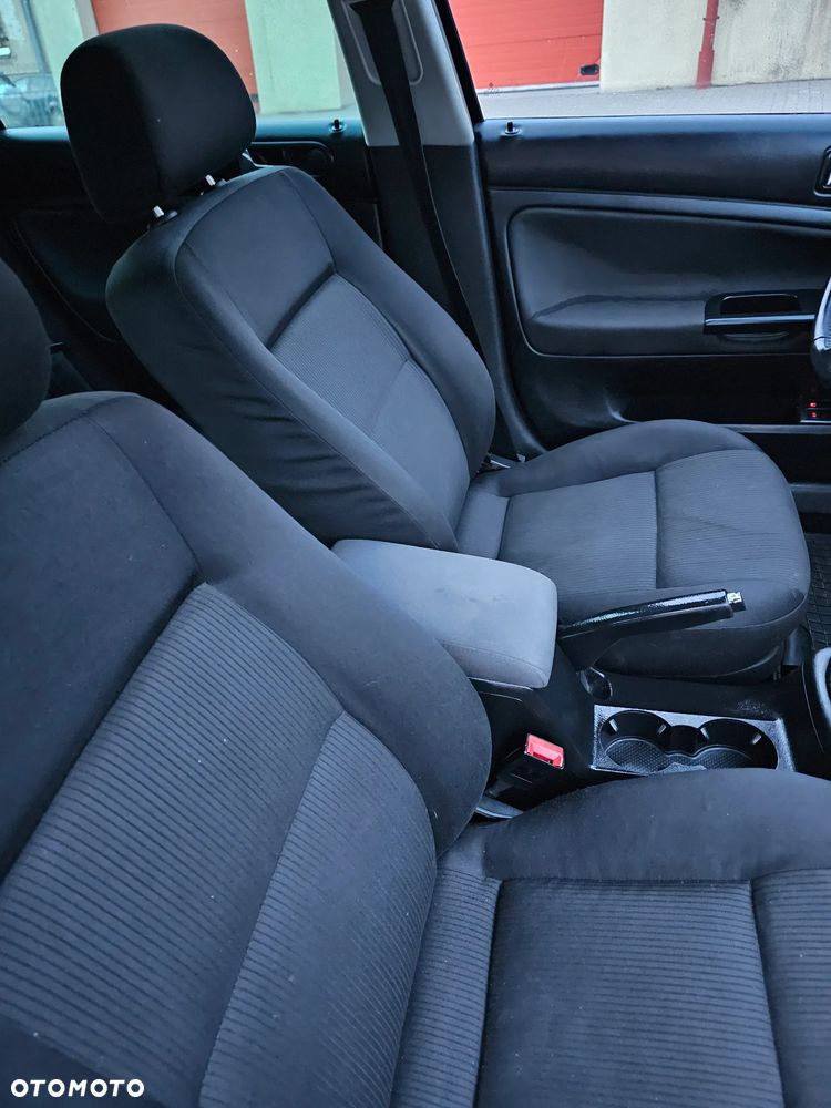 Volkswagen Passat 1.9 TDI Comfortline Family - 29