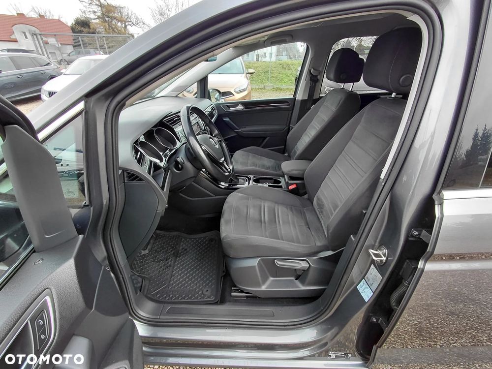 Volkswagen Touran - 25