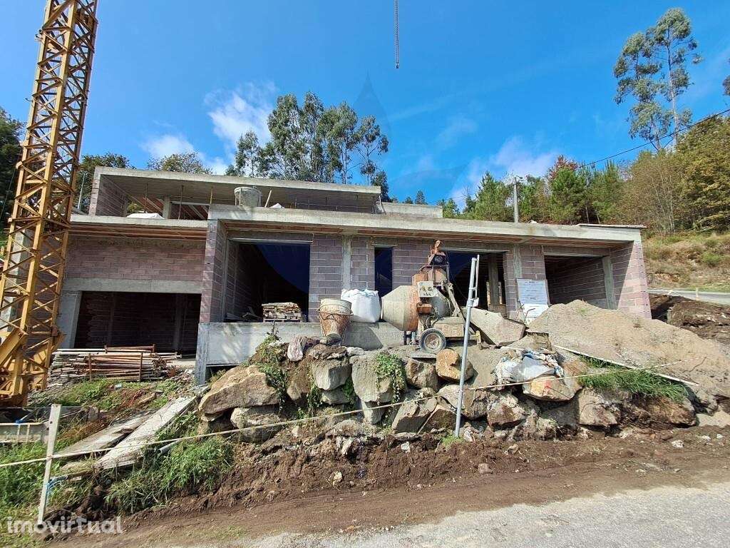 Estrutura de moradia em Gême, Vila Verde - Grande imagem: 3/22