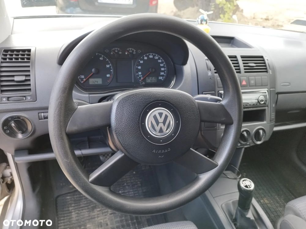Volkswagen Polo 1.4 16V Trendline - 26