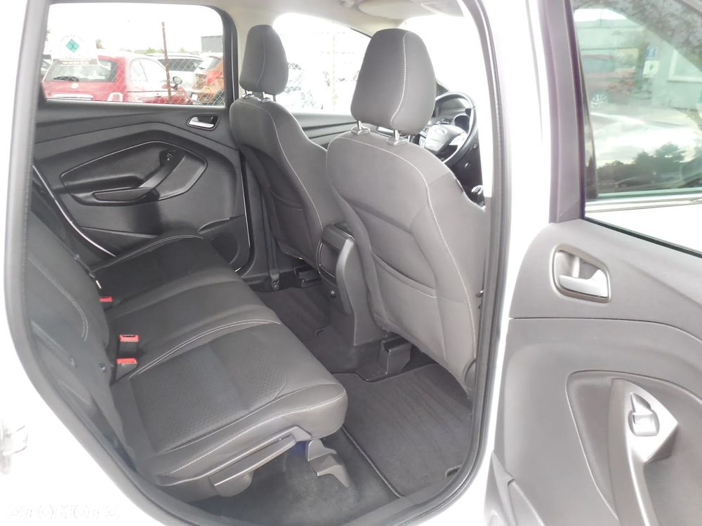 Ford Kuga - 12
