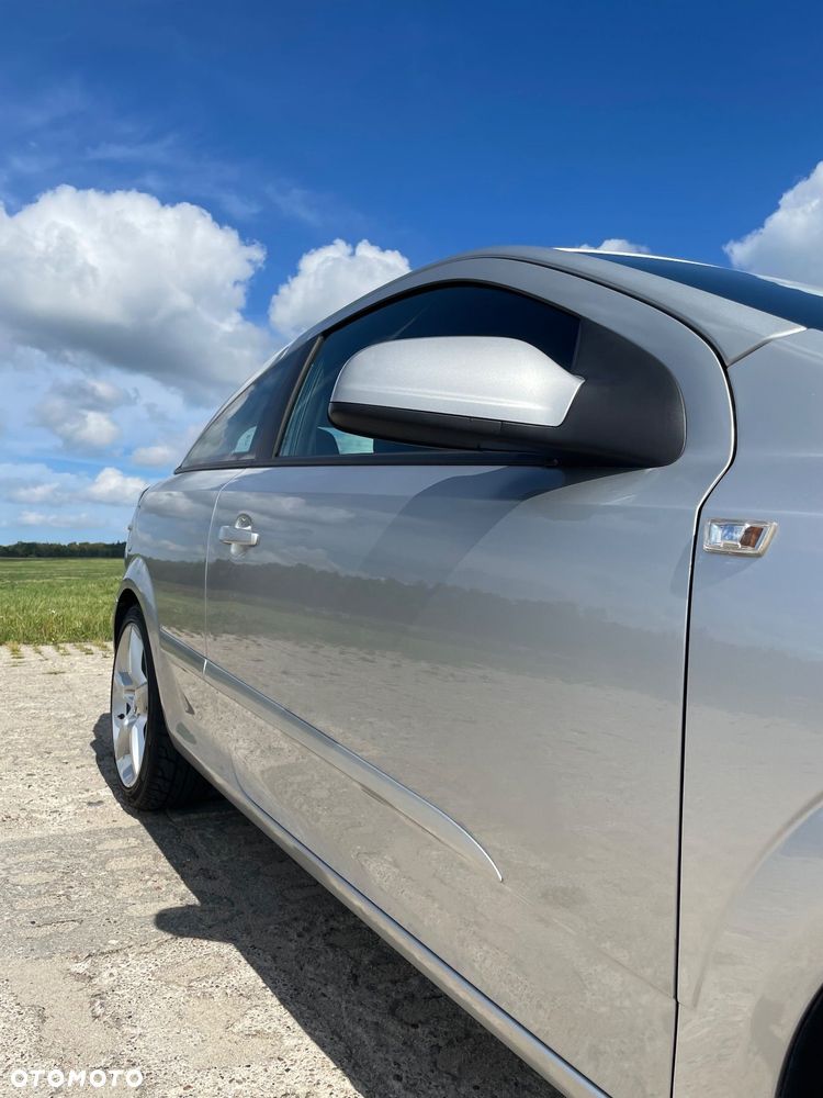 Opel Astra III GTC 1.9 CDTI Cosmo - 4